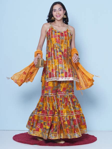 Shop Stylish Women’s & Kids’ Fashion | Label Kashi