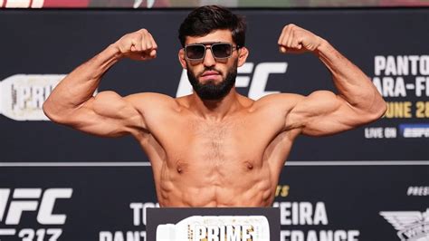 Arman Tsarukyan sigue a la carga contra Ilia Topuria: “aún no ha ...