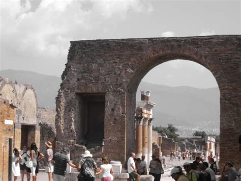Reasons Why a Day Trip from Rome to Pompeii Is Worth It - Hellotickets