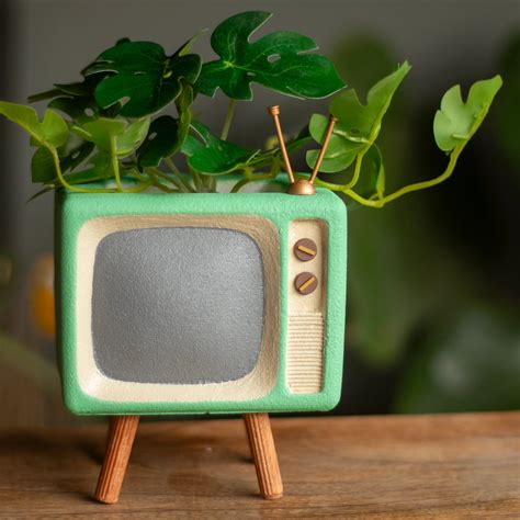 Retro TV Desk Organiser | Bae & Bee Studio