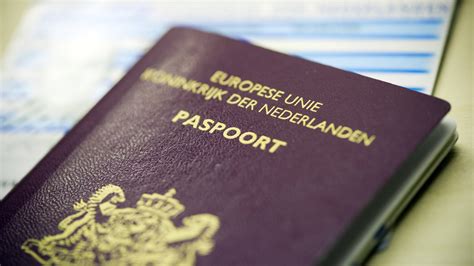 QR-code gaat burgerservicenummer vervangen op paspoort en id-kaart | NOS