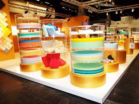 Extro Exhibitions: Customer Reviews, Stands and Services