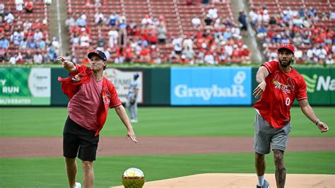 Jayson Tatum recreates viral photo from his high school days | NBA.com