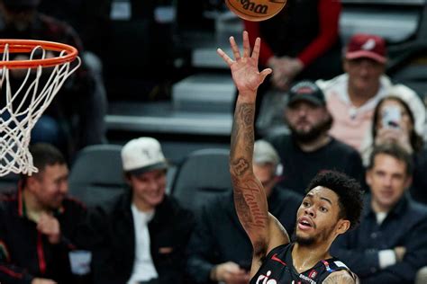 Canasta de Simons sobre la bocina da la victoria 122-120 a Blazers ...