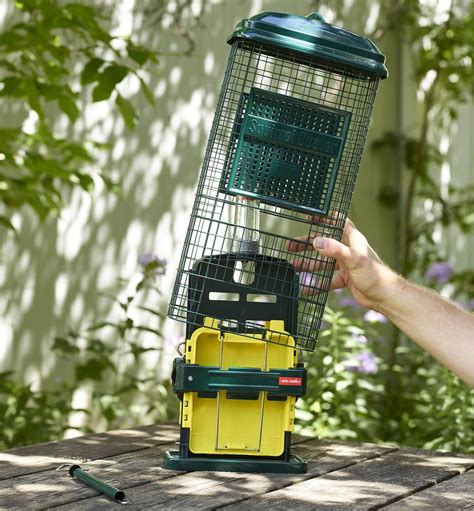 Squirrel Buster Suet Feeder - Lee Valley Tools