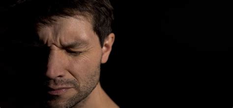 क्या है आत्महत्या, कारण, लक्षण, खतरे, आंकड़े और परेशान शख्स से बात करने ...