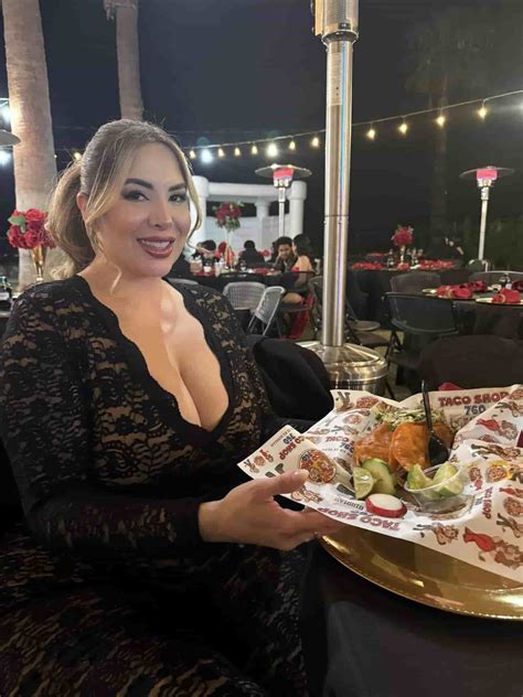 Chimo Curves - Age, Height, Net Worth, Boyfriend, Bio, Facts, Wiki