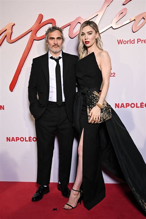 Joaquin Phoenix et Vanessa Kirby brillaient à la première mondiale de Napoléon - Hollywoodpq.com