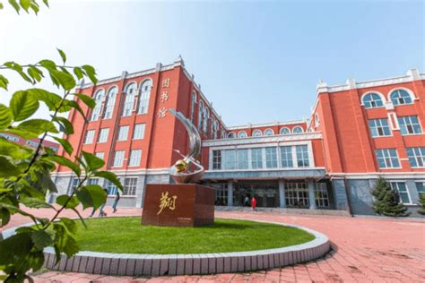 黑龙江外国语学院PPT模板下载_PPT设计教程网