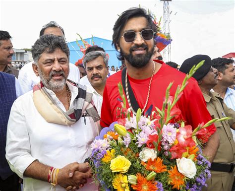 Ecstatic fans roll out the red carpet as IPL champions RCB land in ...