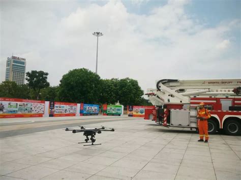 肇庆购置的首台70米登高平台车，还有先进“高精尖”装备，基本建成响应迅速、覆盖全市的应急救援力量体系