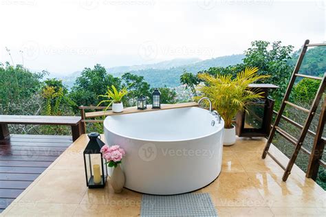 outdoor bath tub with beautiful mountain view background 19886452 Stock ...