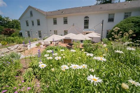 HISTORIC GENERAL LEWIS INN (Lewisburg) - Hotel Reviews, Photos, Rate ...