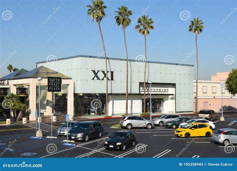 XXI Forever at South Coast Plaza. Editorial Stock Image - Image of accessories, coast: 105358949