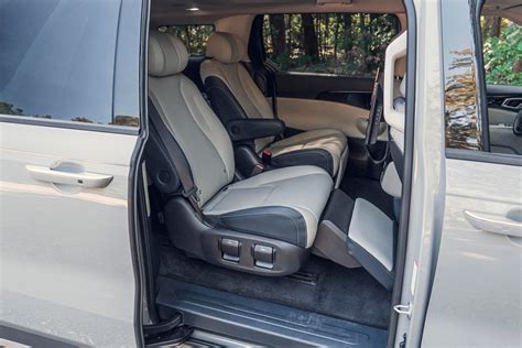 View Interior Photos of the 2025 Kia Carnival Hybrid