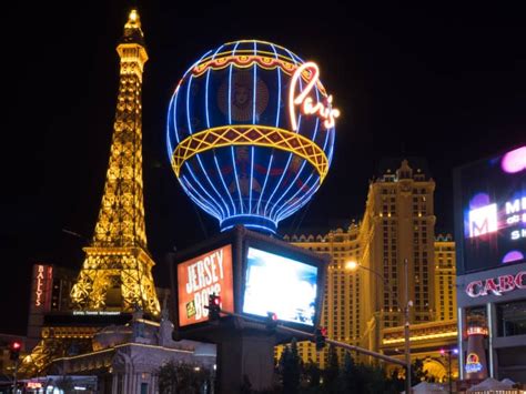 https://www.vacationpass.com/wp-content/uploads/Las-Vegas-Paris-Eiffel-Tower-P3091274-768x576.jpg