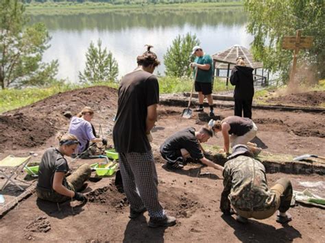 Каменные орудия и череп волка: археологи в Бурятии наткнулись на тайну ...