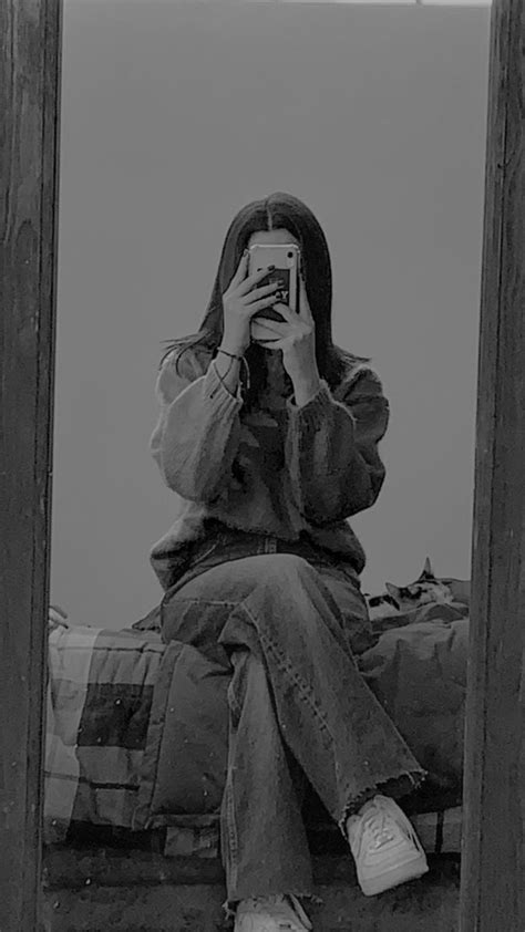 Black&white mirror selfie | Mirror selfie girl, Cute selfies poses ...
