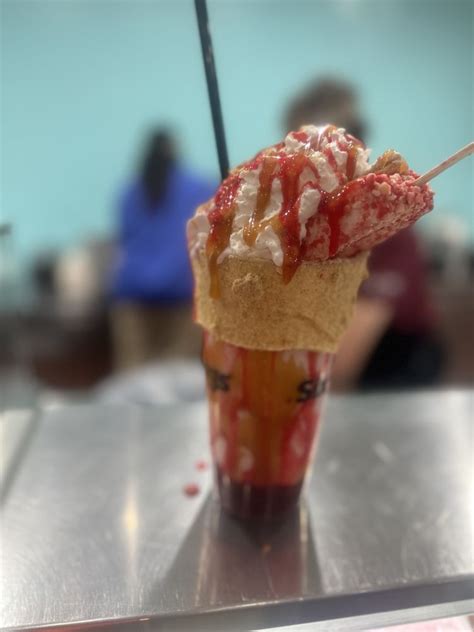 Cake Six Flags 的图像结果