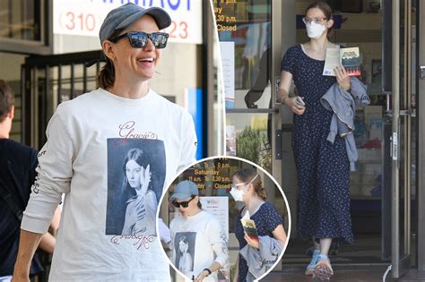 Jennifer Garner's kids share sweet sibling moment while brunching: pics