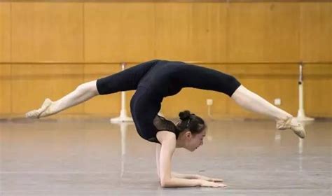 为什么芭蕾舞和一些其它舞蹈有把底裤暴露的一些动作？ - 知乎