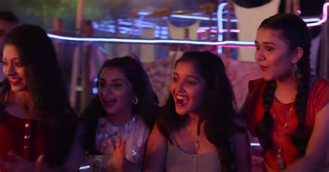 அனிகா தான அது.. ப்பா என்ன இவ்வளவு ஹாட்டா மாறிட்டாங்க.. மிரட்டல் வீடியோ ...