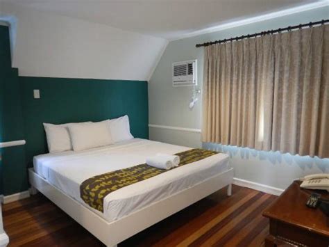 TAGAYTAY LAKE VIEW VILLA - Guesthouse Reviews, Photos, Rate Comparison ...