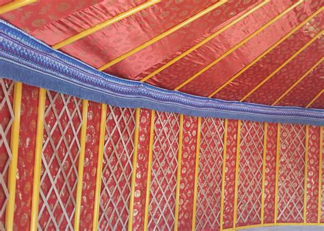传统蒙古包内部装饰结构与色彩特征_郑州大庆蒙古包厂家