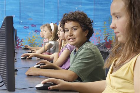 Children Using Computers 的图像结果