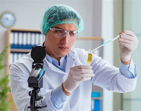 Biotechnology Scientist 的图像结果