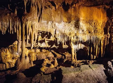 Stalactite and stalagmite | Cave formations, Limestone caves ...