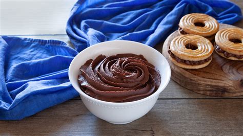 Easy Chocolate Whipped Chantilly Cream (4-Ingredients Only!)