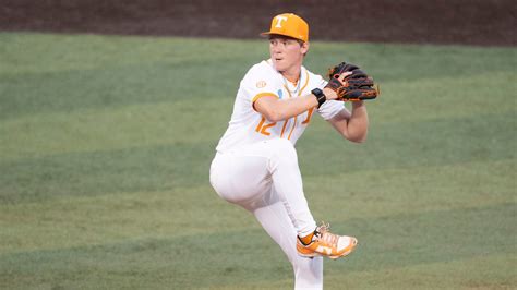 Will Tennessee baseball reach CWS vs Arkansas? Our prediction