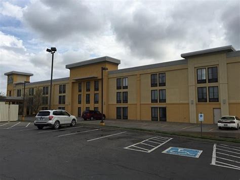 LA QUINTA INN & SUITES BY WYNDHAM SALINA - Motel Reviews, Photos, Rate ...