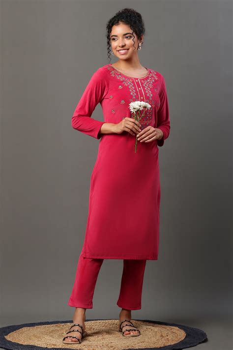 Buy Pink Embroidered Velvet Winter Kurta and Pants Set Online for Woman ...