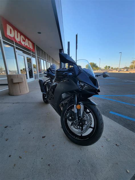 New bike day! Used 2024 zx6r with 160 miles odo : r/Kawasaki