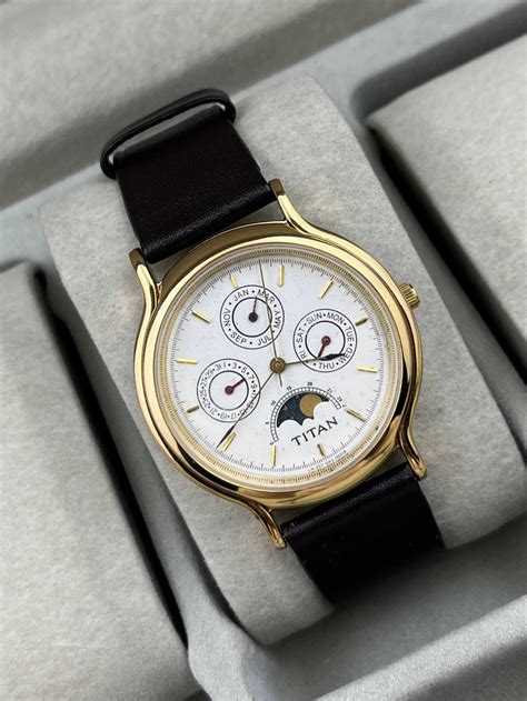 Vintage Titan Moonphase – Watch It Move