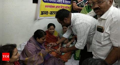 Pande calls off stir after NMC begins works | Nagpur News - Times of India