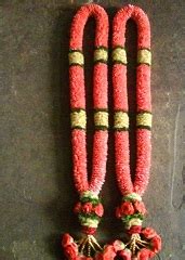 Send Fresh Flower Garlands Online in India Deliver Rose Garlands and ...