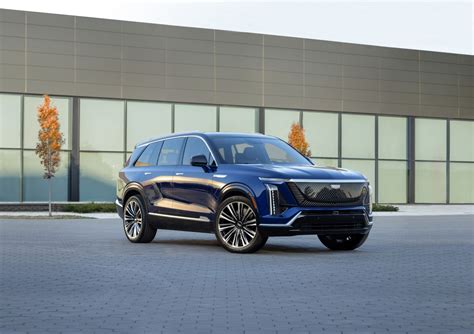 Cadillac Releases First Images of 2026 Vistiq Three-Row Electric SUV ...