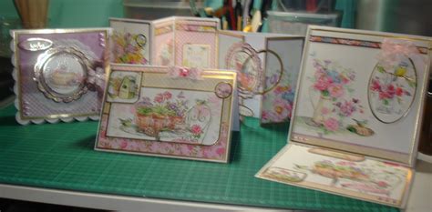 Hunky Dory Christmas Card Making Kits Tutorial 的图像结果