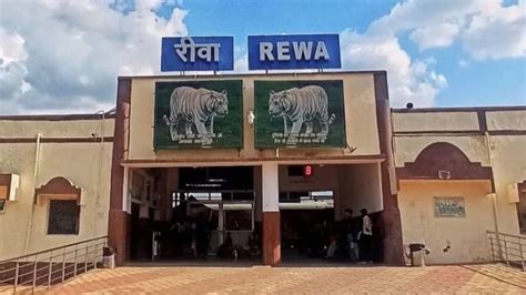 रीवा रेलवे स्टेशन की बंद लिफ्ट में दो घंटे तक फंसे रहे नौ यात्री, नहीं ...