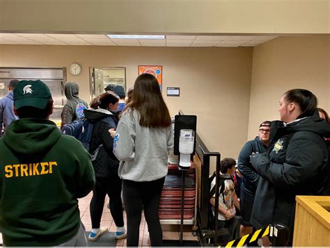 Long lines build at dining halls as Littlepage project falls behind – Oswego Now