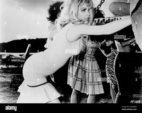Stella stevens hi-res stock photography and images - Alamy