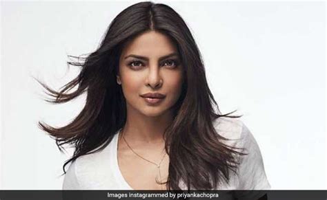 प्रियंका चोपड़ा को मिला ये अवॉर्ड, मां ने कहा- मुझे ऐसी संतान की मां ...