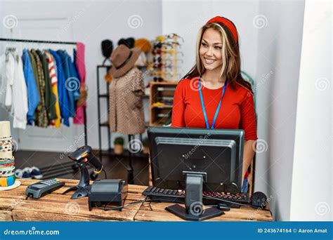 Store Work Uniform Colorful Shopkeeper 的图像结果