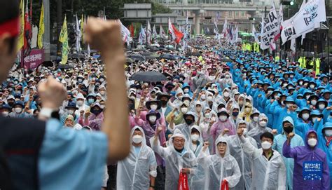 韩国举行反美集会呼吁撤走驻韩美军 - 新华网客户端