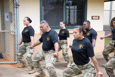 UH Rainbow Warriors visit 25th Lightning Academy, receive lessons on ...