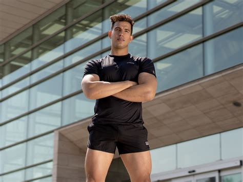 5 Advantages of Wearing Men’s Short Gym Shorts - Ergowear