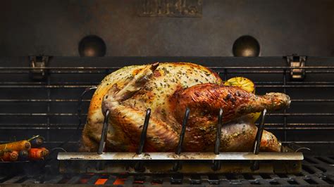 How to BBQ a turkey: get the best results with our cooking method ...